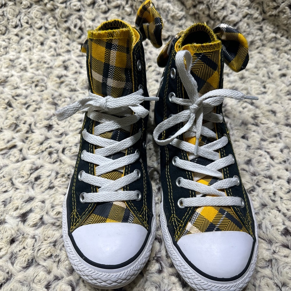 CONVERSE. Juniors Girls’ Chuck Taylor All Star high-top Size 3.